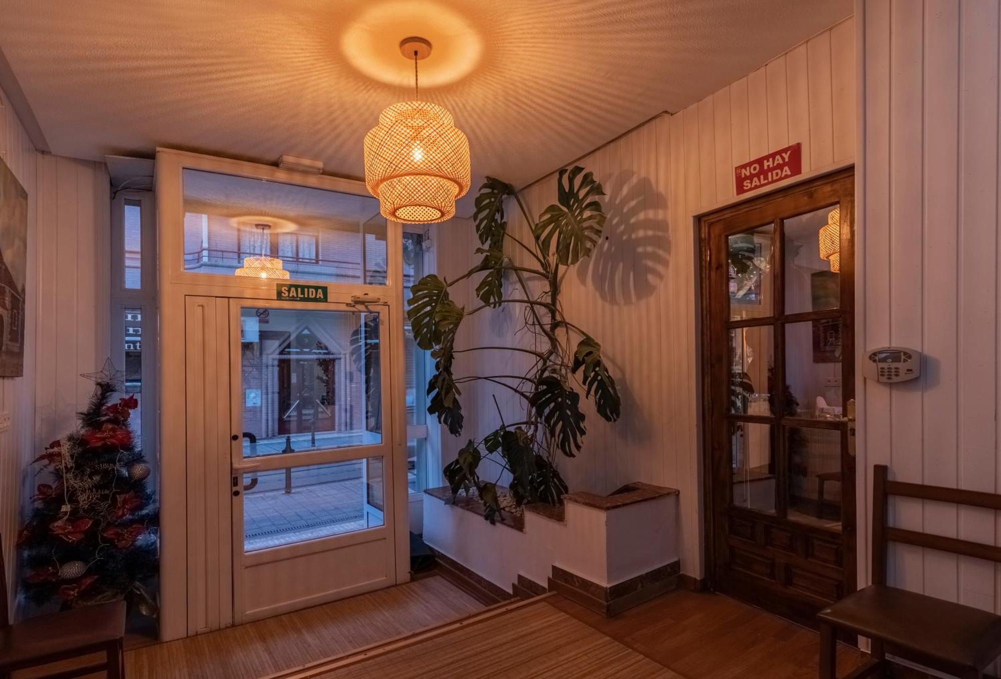 Hostal Julio Cesar La Virgen del Camino Eksteriør billede